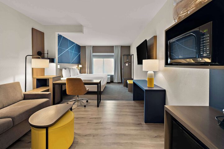 Comfort Suites Columbus East Broad