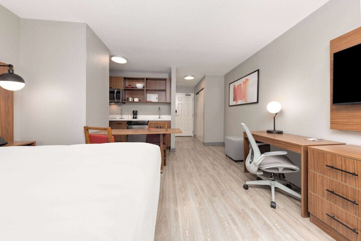 Hawthorn Extended Stay by Wyndham Bedford / Dallas
