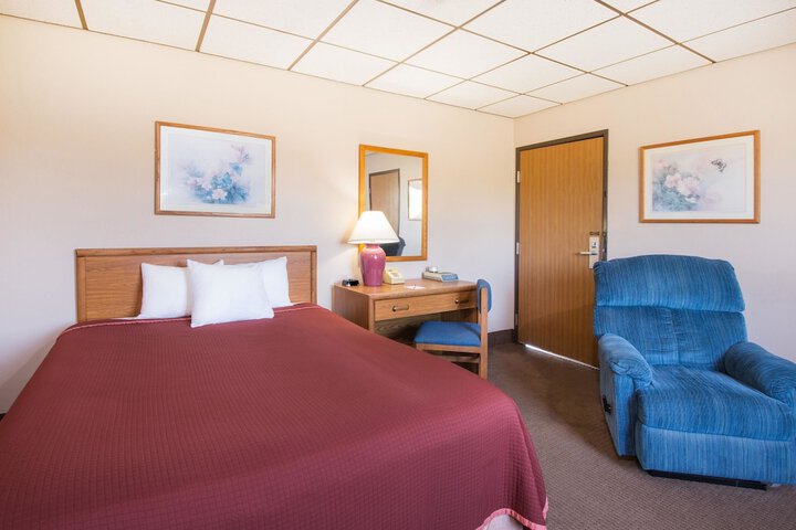 Room 6 of 19