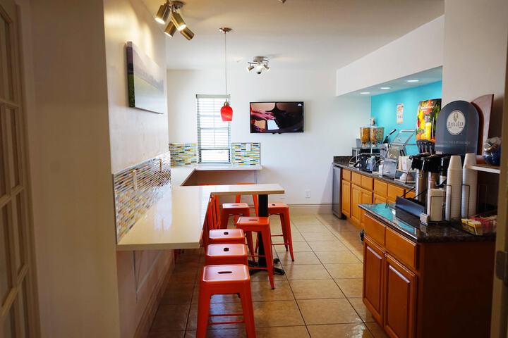 Howard Johnson by Wyndham Salinas
