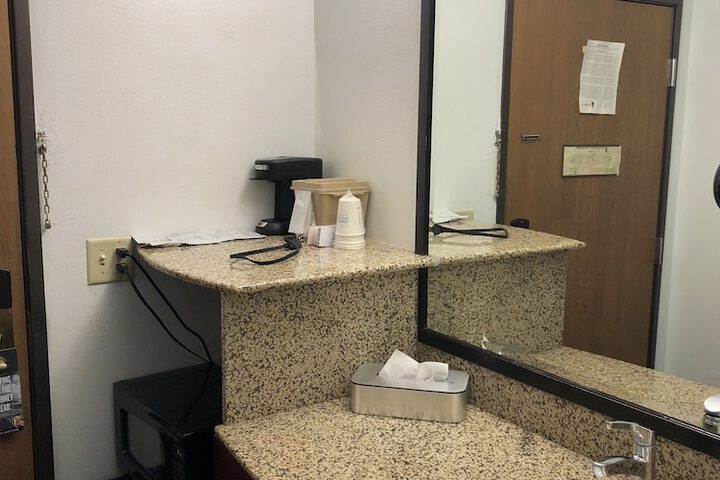 Super 8 by Wyndham Milwaukee Airport