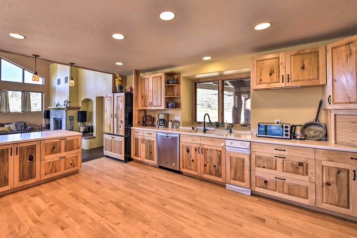 Luxe Twin Lakes House w / Mountain & Lake Views!