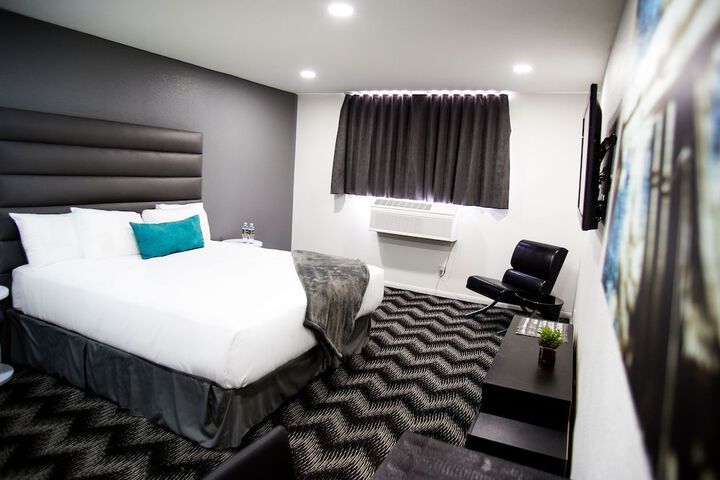 Room 10 of 18
