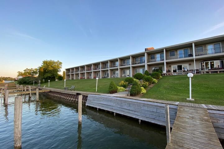 Fleetwood Inn & Suites