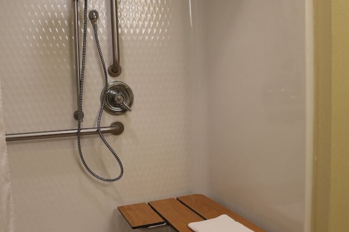 Holiday Inn Express Hotel & Suites Cleveland by IHG