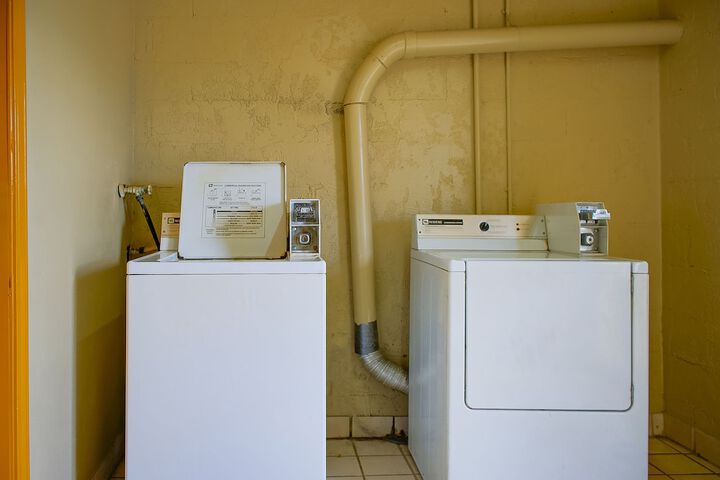 Room 12 of 28
