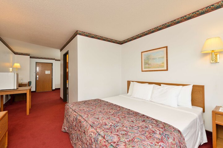 Room 9 of 14