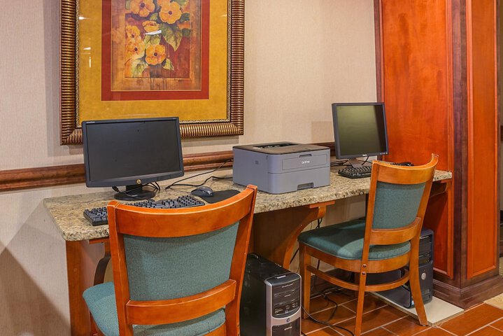 Business Center 27 of 27