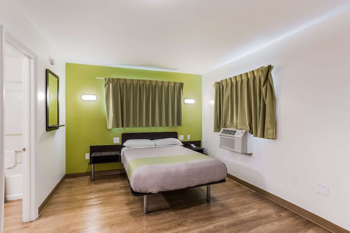 Room 27 of 37
