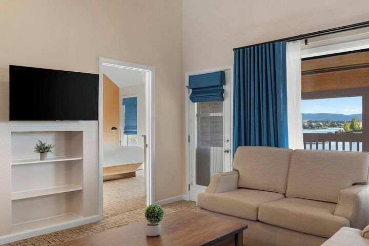 Room 27 of 105