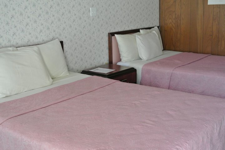 RoseWood Inn