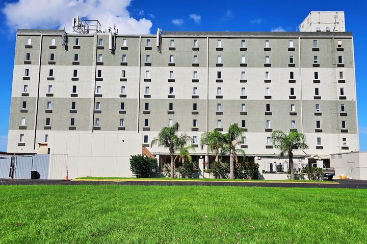 Hotel 5 of 74