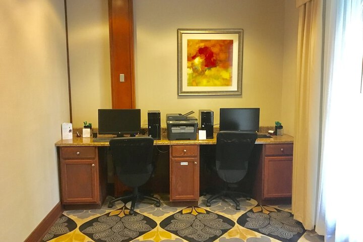Business Center 79 of 82
