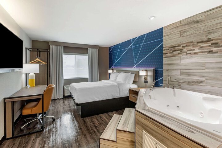 Room 10 of 35