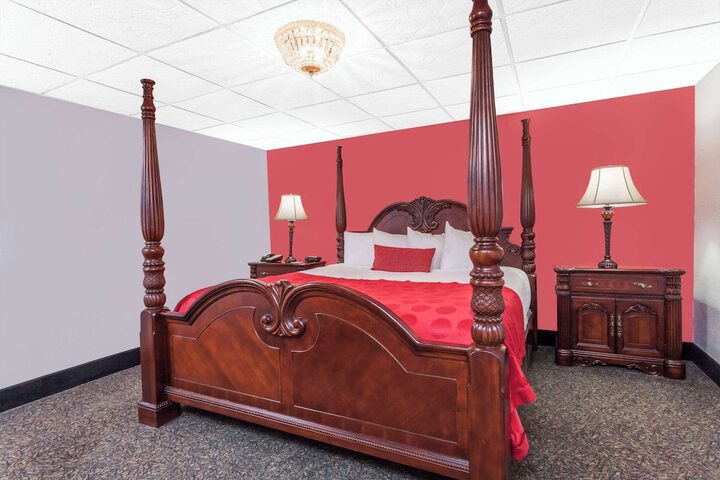 Room 27 of 39