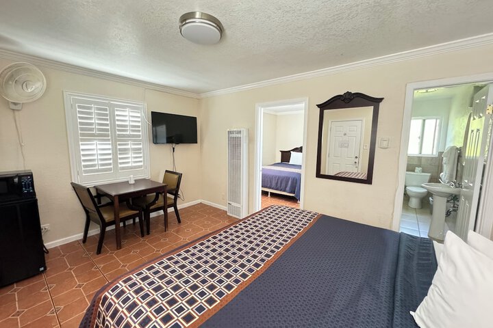 Room 21 of 28
