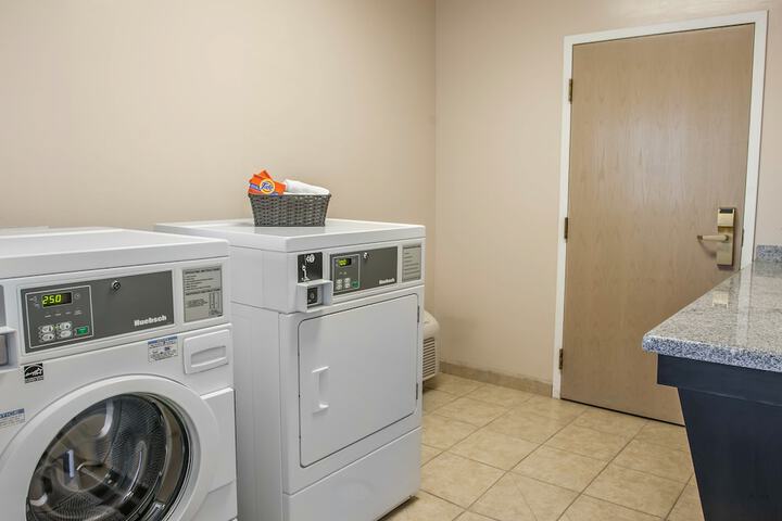 Room 16 of 32