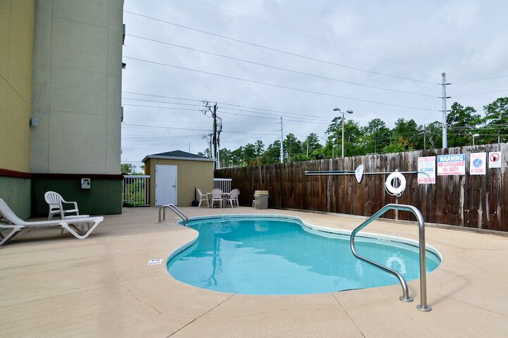 Pool 11 of 47