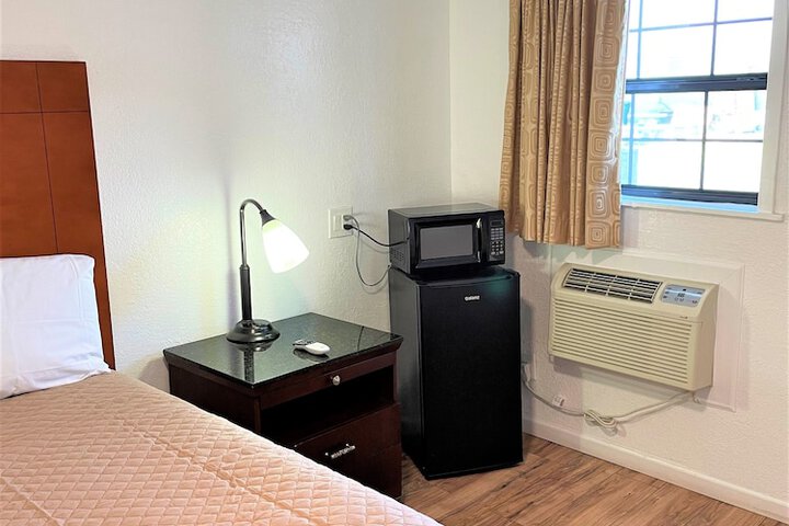 Room 11 of 11