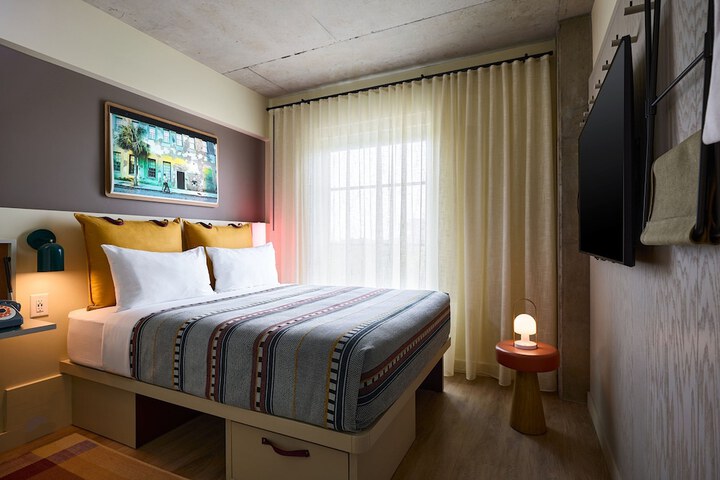 Room 22 of 42