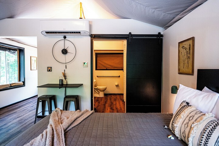 Room 106 of 190