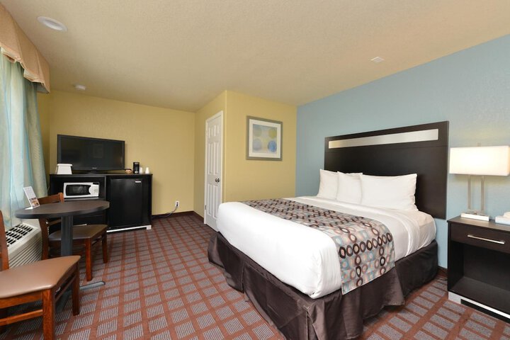 Room 21 of 38