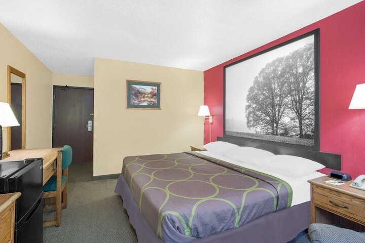 Room 9 of 15