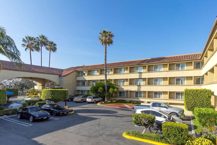 Hotel 2 of 48