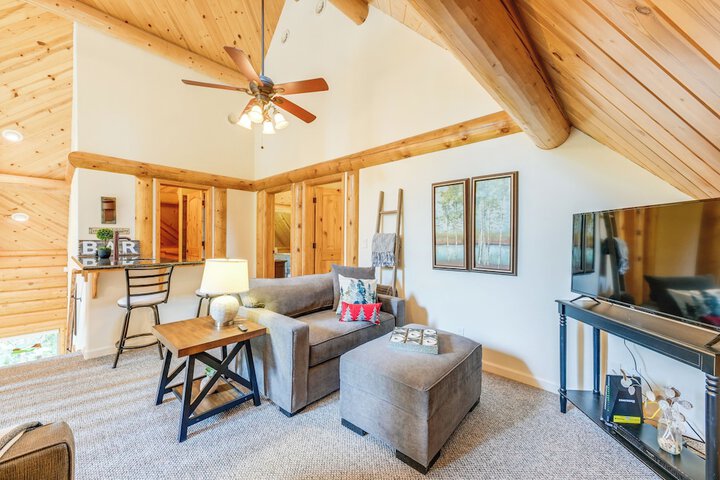 Mountain Cabin w / Hot Tub: 4 Mi to Shaver Lake!