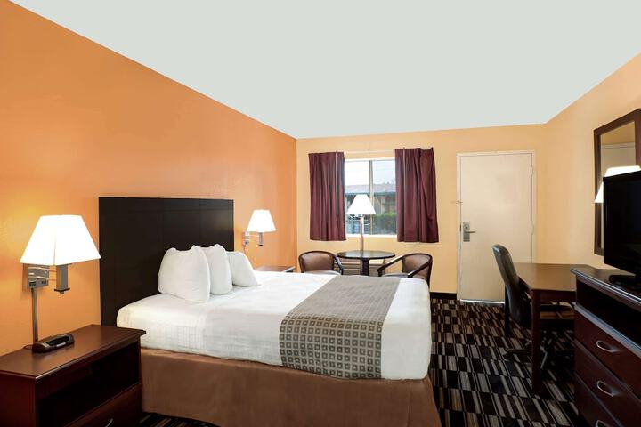 Room 8 of 27
