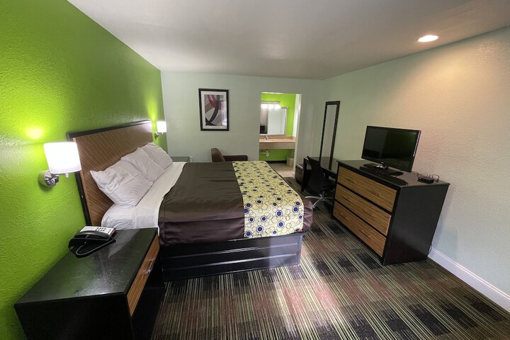 Room 9 of 10