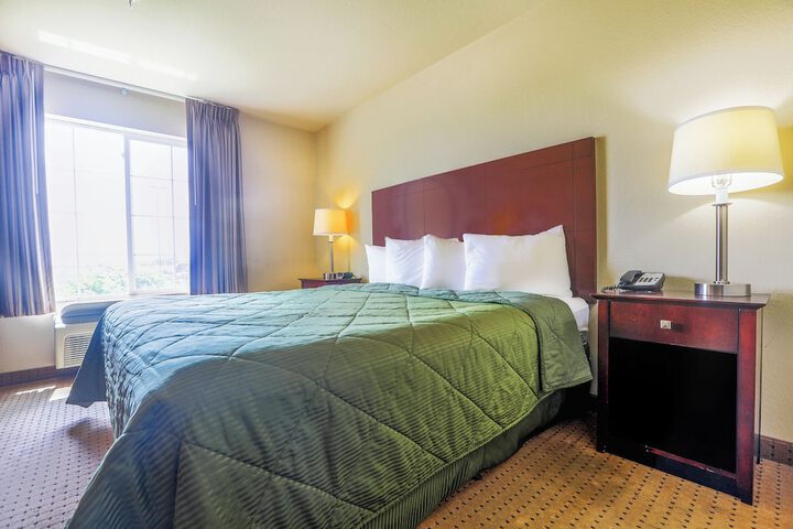 Evansville Inn & Suites by OYO