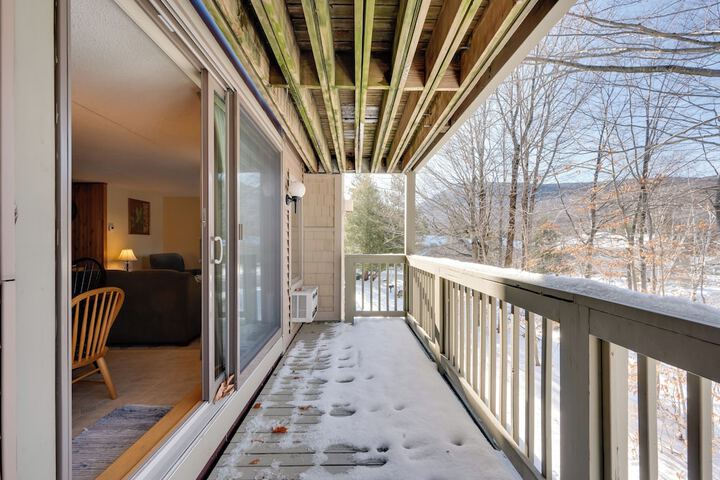 Close to Smuggs Lifts! Cozy Mountain-view Condo