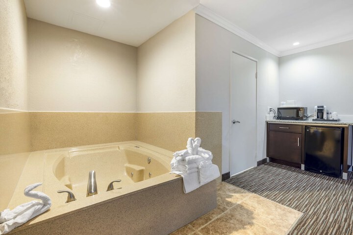 Room 21 of 33