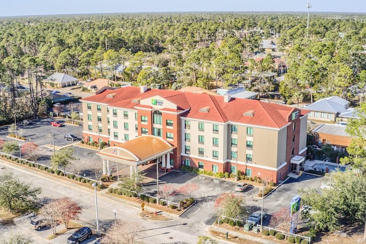Holiday Inn Express & Suites Gulf Shores by IHG