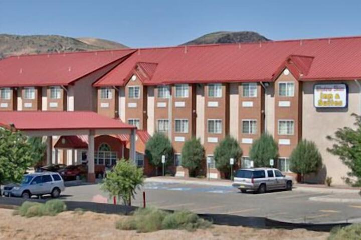 Western Skies Inn & Suites