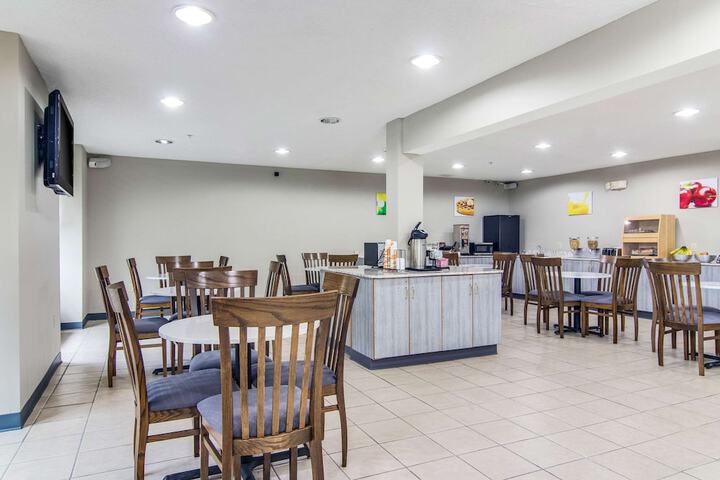 Quality Inn & Suites Grove City - Outlet Mall