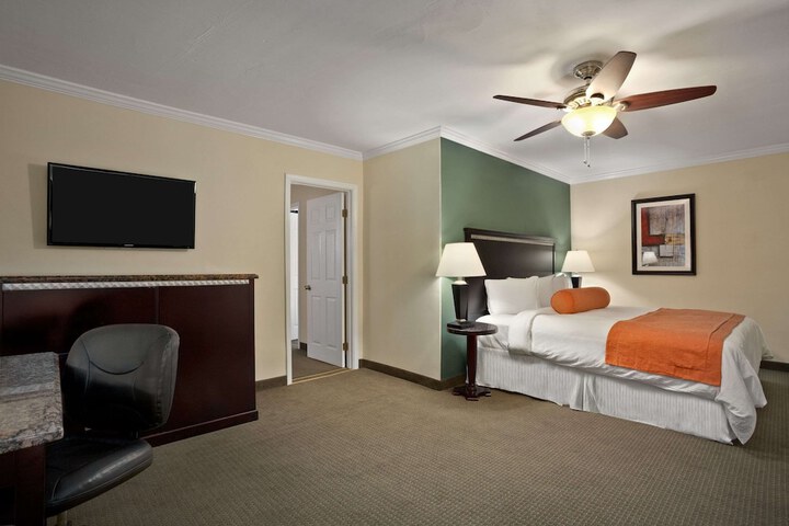 Room 17 of 23