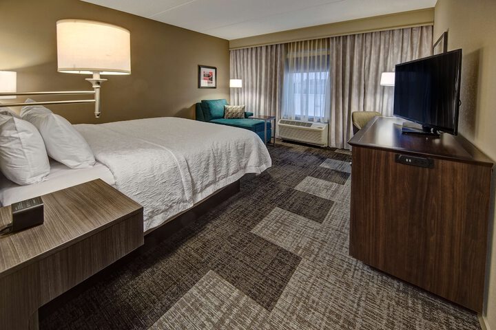 Room 32 of 49