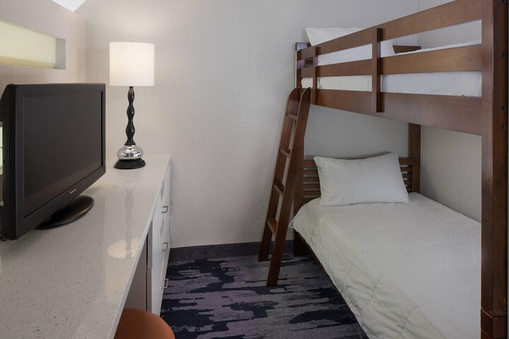Room 13 of 25