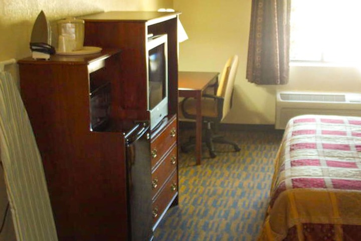Room 15 of 33