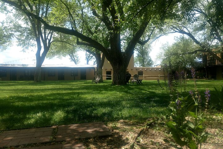 Sagebrush Inn & Suites