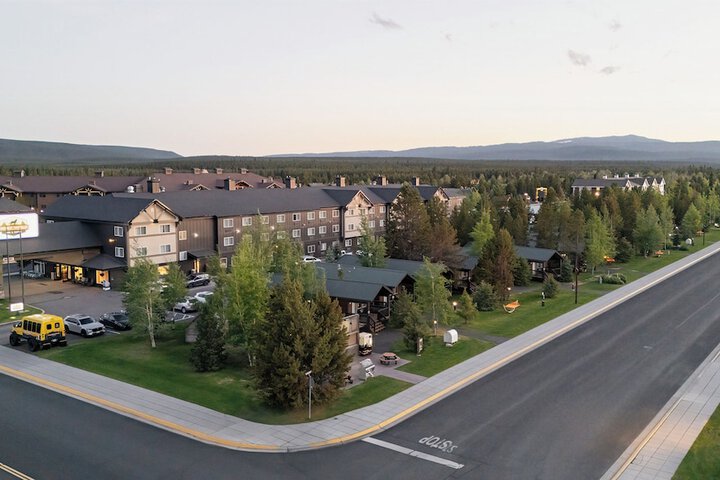 Gray Wolf Inn & Suites
