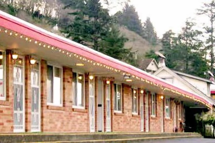 Four Winds Motel