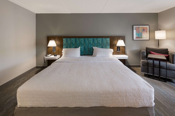 Hampton Inn & Suites Fredericksburg-at Celebrate Virginia