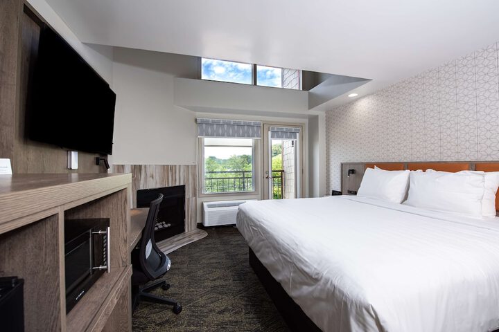 Room 15 of 42
