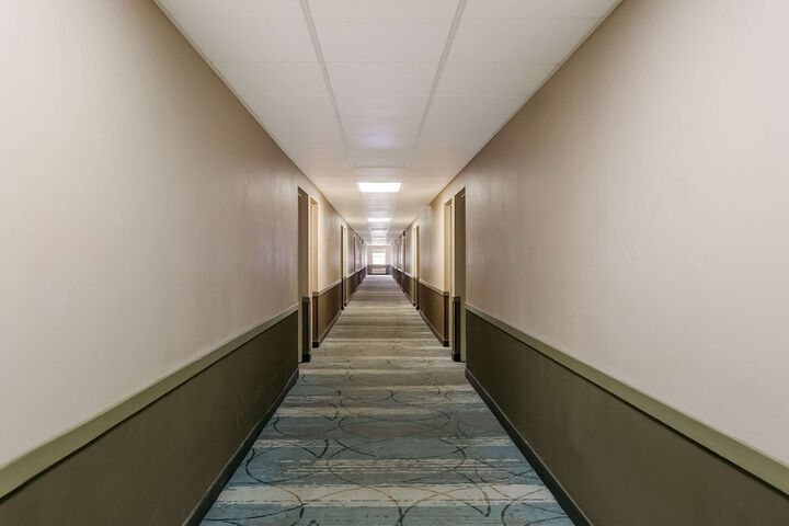 Ballroom/Hall 36 of 41