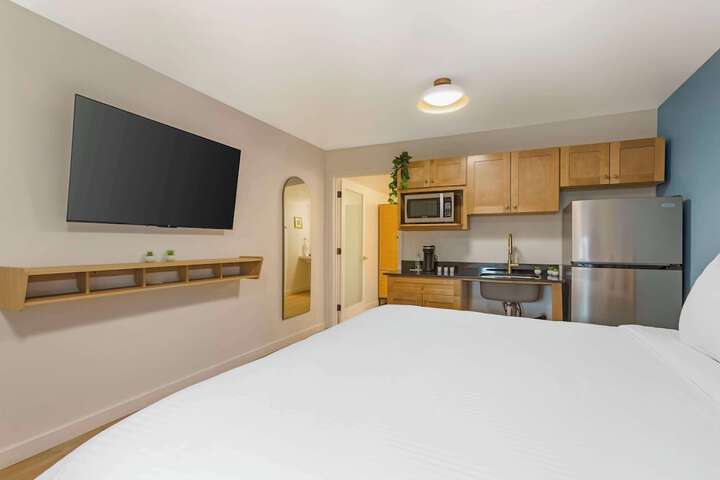 Room 17 of 35