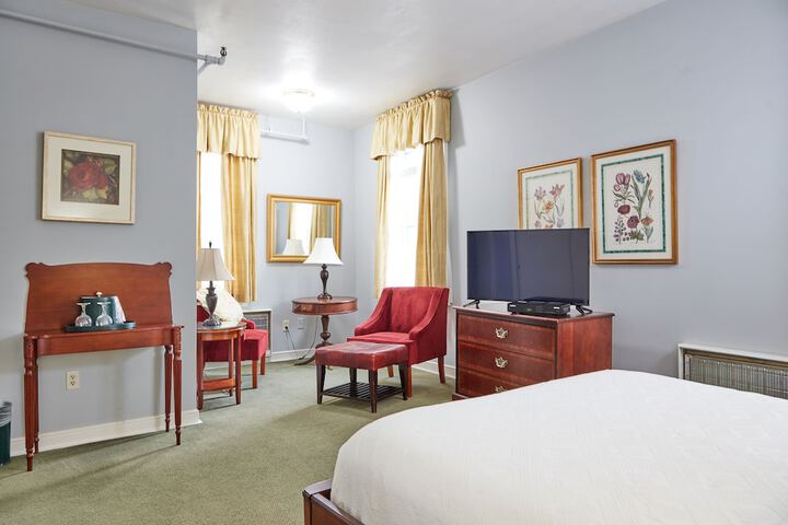 Room 27 of 33