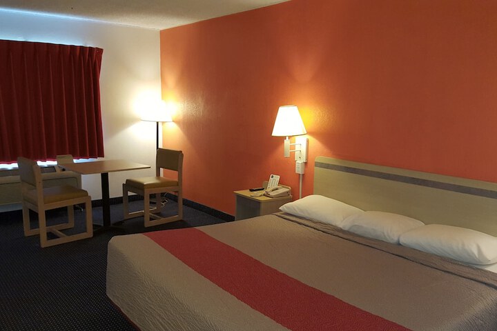 Room 10 of 22